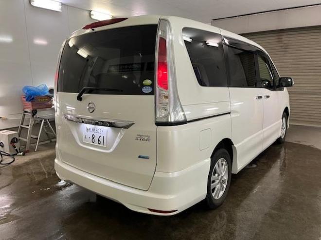 セレナハイウェイスター　寒冷地仕様　禁煙車　ＷＡＫＯＳバリアスコーティング済　純正１５インチＡＷ　社外１５ＡＷ＋スタッドレスタイヤ付　両側パワースライドドア　カロッツェリアディスプレイオーディオ（ＤＶＤ再生　ＵＳＢ）　クルーズコントロール　純正エンジンスターター　インテリジェントキー　アイドリングストップ　横滑り防止装置　ＨＩＤ　タイミングチェーン 4WD 2000 5Dr