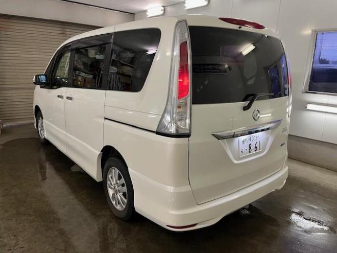 セレナハイウェイスター　寒冷地仕様　禁煙車　ＷＡＫＯＳバリアスコーティング済　純正１５インチＡＷ　社外１５ＡＷ＋スタッドレスタイヤ付　両側パワースライドドア　カロッツェリアディスプレイオーディオ（ＤＶＤ再生　ＵＳＢ）　クルーズコントロール　純正エンジンスターター　インテリジェントキー　アイドリングストップ　横滑り防止装置　ＨＩＤ　タイミングチェーン 4WD 2000 5Dr