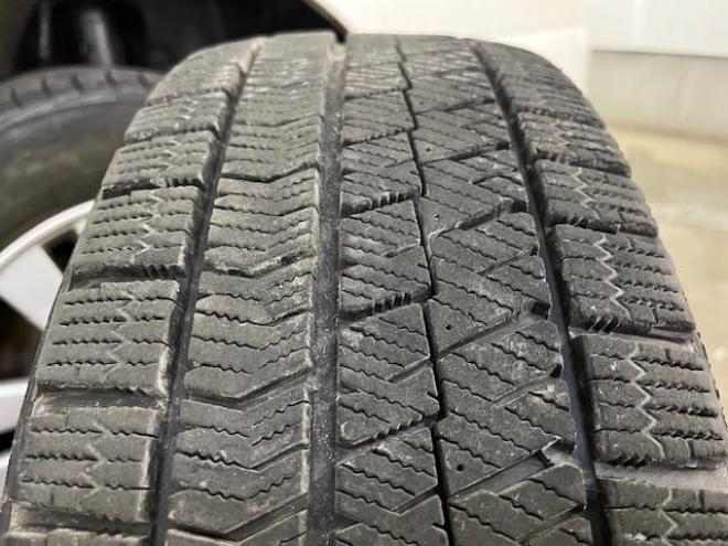 セレナハイウェイスター　寒冷地仕様　禁煙車　ＷＡＫＯＳバリアスコーティング済　純正１５インチＡＷ　社外１５ＡＷ＋スタッドレスタイヤ付　両側パワースライドドア　カロッツェリアディスプレイオーディオ（ＤＶＤ再生　ＵＳＢ）　クルーズコントロール　純正エンジンスターター　インテリジェントキー　アイドリングストップ　横滑り防止装置　ＨＩＤ　タイミングチェーン 4WD 2000 5Dr