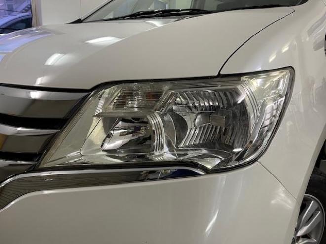 セレナハイウェイスター　寒冷地仕様　禁煙車　ＷＡＫＯＳバリアスコーティング済　純正１５インチＡＷ　社外１５ＡＷ＋スタッドレスタイヤ付　両側パワースライドドア　カロッツェリアディスプレイオーディオ（ＤＶＤ再生　ＵＳＢ）　クルーズコントロール　純正エンジンスターター　インテリジェントキー　アイドリングストップ　横滑り防止装置　ＨＩＤ　タイミングチェーン 4WD 2000 5Dr
