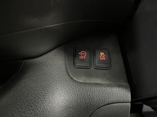 セレナハイウェイスター　寒冷地仕様　禁煙車　ＷＡＫＯＳバリアスコーティング済　純正１５インチＡＷ　社外１５ＡＷ＋スタッドレスタイヤ付　両側パワースライドドア　カロッツェリアディスプレイオーディオ（ＤＶＤ再生　ＵＳＢ）　クルーズコントロール　純正エンジンスターター　インテリジェントキー　アイドリングストップ　横滑り防止装置　ＨＩＤ　タイミングチェーン 4WD 2000 5Dr