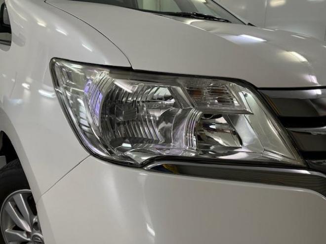 セレナハイウェイスター　寒冷地仕様　禁煙車　ＷＡＫＯＳバリアスコーティング済　純正１５インチＡＷ　社外１５ＡＷ＋スタッドレスタイヤ付　両側パワースライドドア　カロッツェリアディスプレイオーディオ（ＤＶＤ再生　ＵＳＢ）　クルーズコントロール　純正エンジンスターター　インテリジェントキー　アイドリングストップ　横滑り防止装置　ＨＩＤ　タイミングチェーン 4WD 2000 5Dr