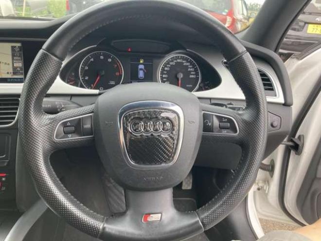 アウディA4アバント 2.0 TFSI クワトロ Sラインパッケージ 4WD　純ナビ・TV・Bカメラ ETC アイビスホワイト 正規輸入車 2000