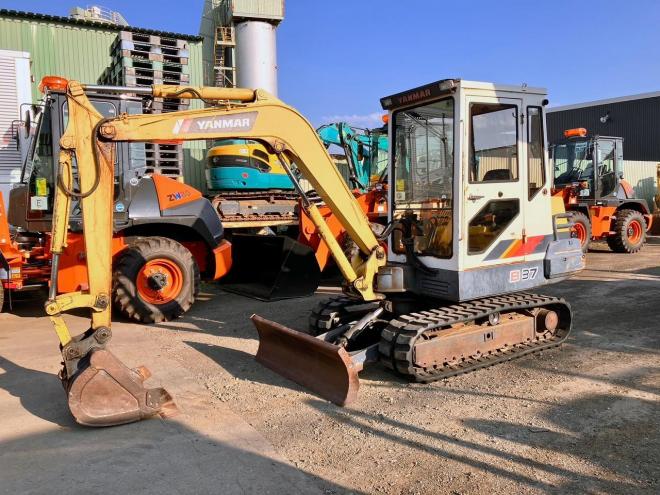 バックホーヤンマー　中古　B37