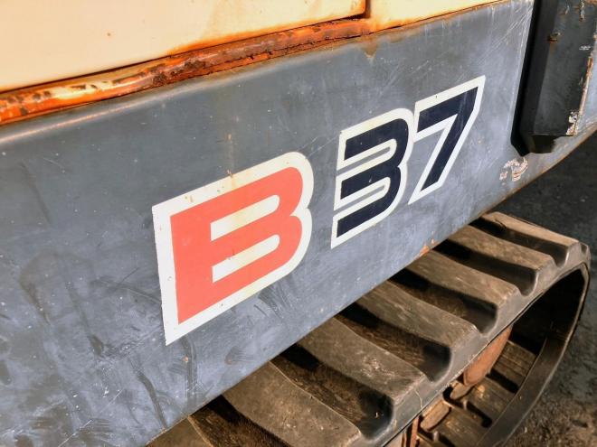 バックホーヤンマー　中古　B37