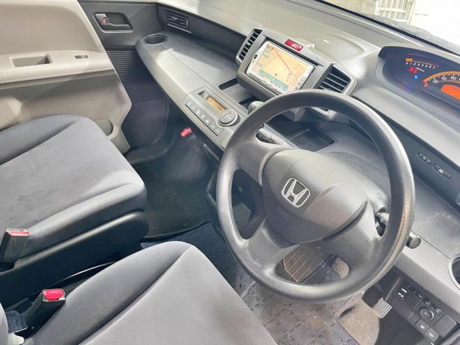 フリード1.5G Lパッケージ 4WD 5年保証 パワスラ ナビTV Bカメ 寒冷地仕様 禁煙