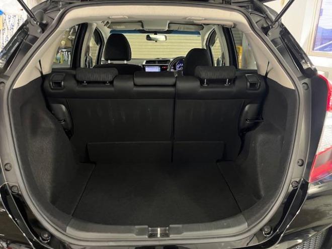 フィット１３Ｇ　Ｆパッケージ　本州仕入　禁煙車　ＷＡＫＯＳバリアスコーティング済　社外１５インチＡＷ　１５インチホイール＋スタッドレスタイヤ付　純正ギャザースナビ＋バックカメラ　ＰＵＳＨスタート　スマートキー　ミラーヒーター　フロントガラス熱線　アイドリングストップ　盗難防止装置　横滑り防止装置 4WD 1300 5Dr