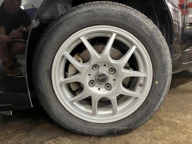 フィット１３Ｇ　Ｆパッケージ　本州仕入　禁煙車　ＷＡＫＯＳバリアスコーティング済　社外１５インチＡＷ　１５インチホイール＋スタッドレスタイヤ付　純正ギャザースナビ＋バックカメラ　ＰＵＳＨスタート　スマートキー　ミラーヒーター　フロントガラス熱線　アイドリングストップ　盗難防止装置　横滑り防止装置 4WD 1300 5Dr