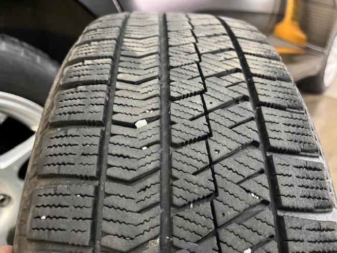 フィット１３Ｇ　Ｆパッケージ　本州仕入　禁煙車　ＷＡＫＯＳバリアスコーティング済　社外１５インチＡＷ　１５インチホイール＋スタッドレスタイヤ付　純正ギャザースナビ＋バックカメラ　ＰＵＳＨスタート　スマートキー　ミラーヒーター　フロントガラス熱線　アイドリングストップ　盗難防止装置　横滑り防止装置 4WD 1300 5Dr