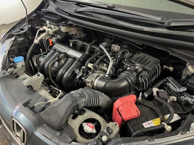 フィット１３Ｇ　Ｆパッケージ　本州仕入　禁煙車　ＷＡＫＯＳバリアスコーティング済　社外１５インチＡＷ　１５インチホイール＋スタッドレスタイヤ付　純正ギャザースナビ＋バックカメラ　ＰＵＳＨスタート　スマートキー　ミラーヒーター　フロントガラス熱線　アイドリングストップ　盗難防止装置　横滑り防止装置 4WD 1300 5Dr