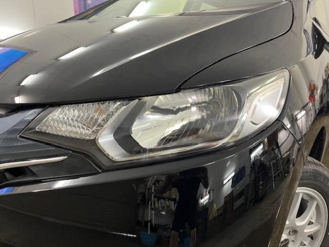 フィット１３Ｇ　Ｆパッケージ　本州仕入　禁煙車　ＷＡＫＯＳバリアスコーティング済　社外１５インチＡＷ　１５インチホイール＋スタッドレスタイヤ付　純正ギャザースナビ＋バックカメラ　ＰＵＳＨスタート　スマートキー　ミラーヒーター　フロントガラス熱線　アイドリングストップ　盗難防止装置　横滑り防止装置 4WD 1300 5Dr