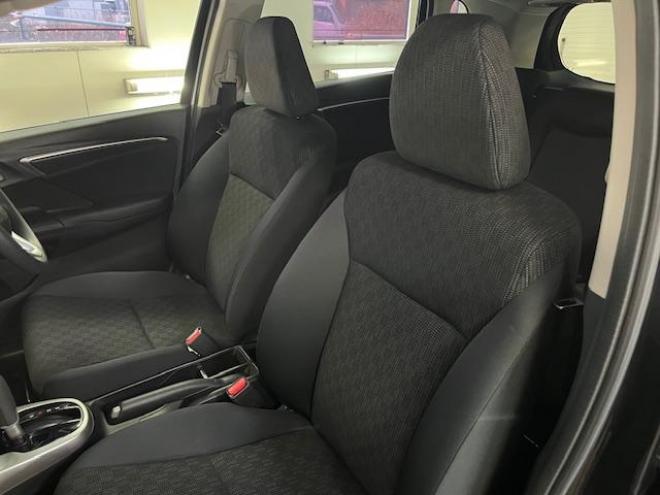 フィット１３Ｇ　Ｆパッケージ　本州仕入　禁煙車　ＷＡＫＯＳバリアスコーティング済　社外１５インチＡＷ　１５インチホイール＋スタッドレスタイヤ付　純正ギャザースナビ＋バックカメラ　ＰＵＳＨスタート　スマートキー　ミラーヒーター　フロントガラス熱線　アイドリングストップ　盗難防止装置　横滑り防止装置 4WD 1300 5Dr