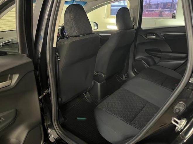 フィット１３Ｇ　Ｆパッケージ　本州仕入　禁煙車　ＷＡＫＯＳバリアスコーティング済　社外１５インチＡＷ　１５インチホイール＋スタッドレスタイヤ付　純正ギャザースナビ＋バックカメラ　ＰＵＳＨスタート　スマートキー　ミラーヒーター　フロントガラス熱線　アイドリングストップ　盗難防止装置　横滑り防止装置 4WD 1300 5Dr