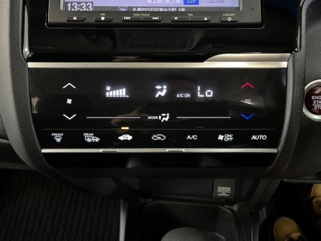 フィット１３Ｇ　Ｆパッケージ　本州仕入　禁煙車　ＷＡＫＯＳバリアスコーティング済　社外１５インチＡＷ　１５インチホイール＋スタッドレスタイヤ付　純正ギャザースナビ＋バックカメラ　ＰＵＳＨスタート　スマートキー　ミラーヒーター　フロントガラス熱線　アイドリングストップ　盗難防止装置　横滑り防止装置 4WD 1300 5Dr