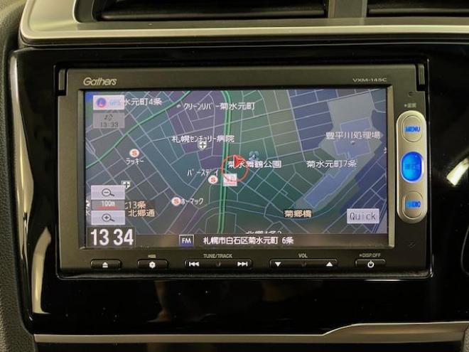 フィット１３Ｇ　Ｆパッケージ　本州仕入　禁煙車　ＷＡＫＯＳバリアスコーティング済　社外１５インチＡＷ　１５インチホイール＋スタッドレスタイヤ付　純正ギャザースナビ＋バックカメラ　ＰＵＳＨスタート　スマートキー　ミラーヒーター　フロントガラス熱線　アイドリングストップ　盗難防止装置　横滑り防止装置 4WD 1300 5Dr