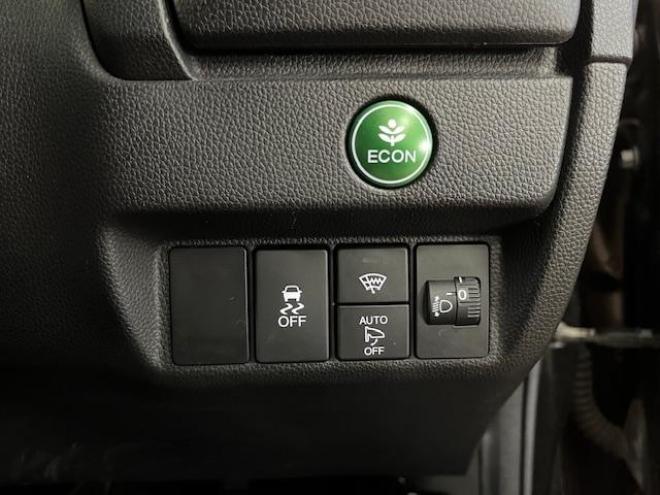 フィット１３Ｇ　Ｆパッケージ　本州仕入　禁煙車　ＷＡＫＯＳバリアスコーティング済　社外１５インチＡＷ　１５インチホイール＋スタッドレスタイヤ付　純正ギャザースナビ＋バックカメラ　ＰＵＳＨスタート　スマートキー　ミラーヒーター　フロントガラス熱線　アイドリングストップ　盗難防止装置　横滑り防止装置 4WD 1300 5Dr