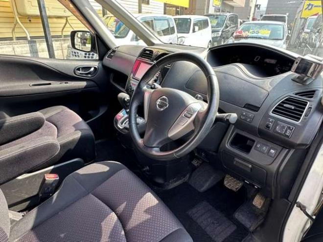 セレナ2.0 ハイウェイスター Vセレクション 4WD　ALPINEフリップダウンモニター 2000