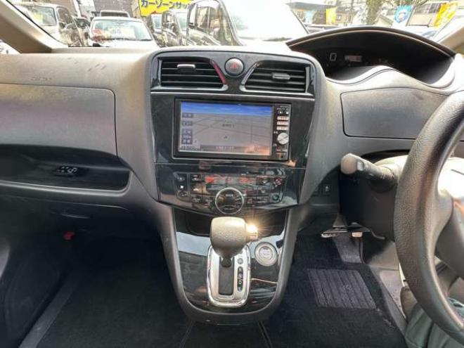 セレナ2.0 ハイウェイスター Vセレクション 4WD　ALPINEフリップダウンモニター 2000