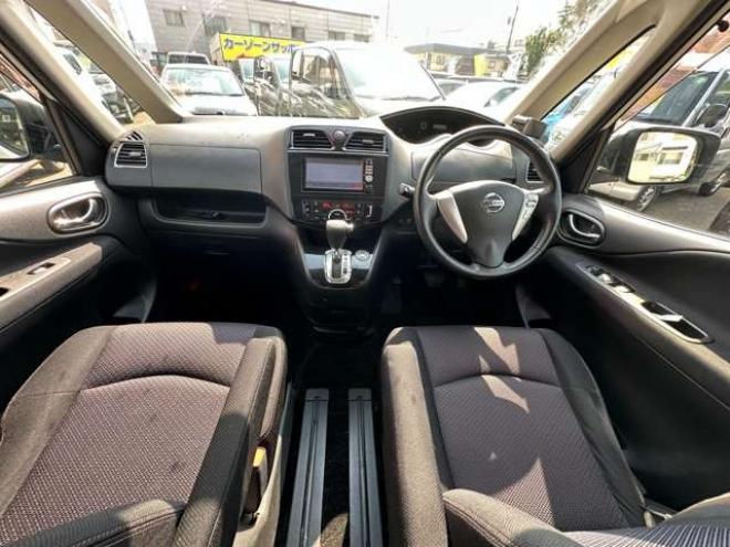 セレナ2.0 ハイウェイスター Vセレクション 4WD　ALPINEフリップダウンモニター 2000
