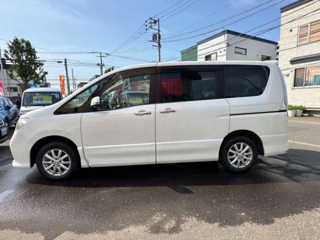 セレナ2.0 ハイウェイスター Vセレクション 4WD　ALPINEフリップダウンモニター 2000