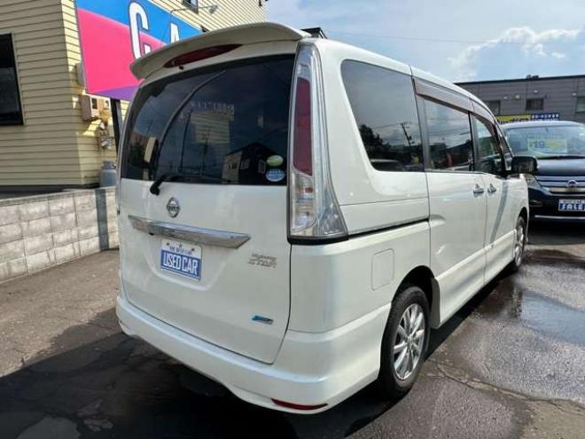 セレナ2.0 ハイウェイスター Vセレクション 4WD　ALPINEフリップダウンモニター 2000