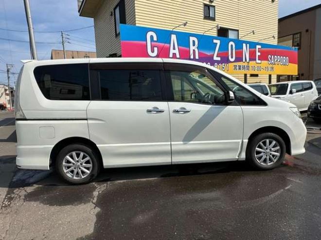 セレナ2.0 ハイウェイスター Vセレクション 4WD　ALPINEフリップダウンモニター 2000