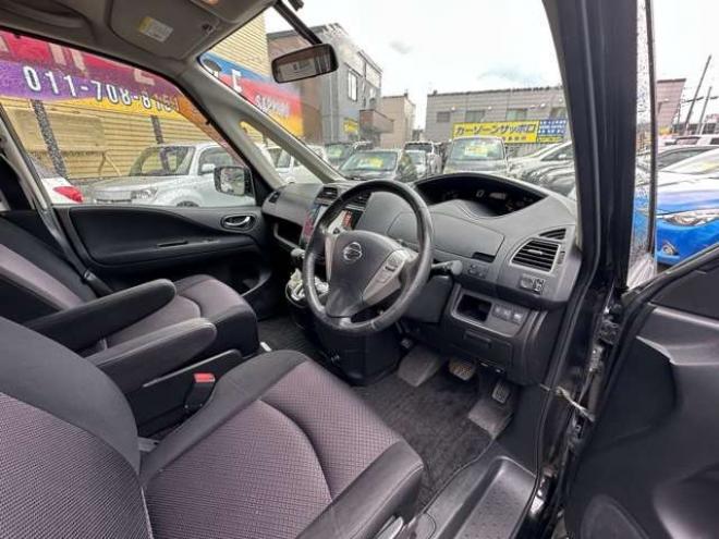 セレナ2.0 ハイウェイスター 4WD　Bluetooth　SDナビ　横滑り防止装置 2000