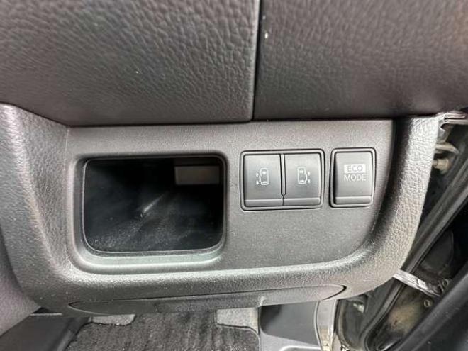 セレナ2.0 ハイウェイスター 4WD　Bluetooth　SDナビ　横滑り防止装置 2000