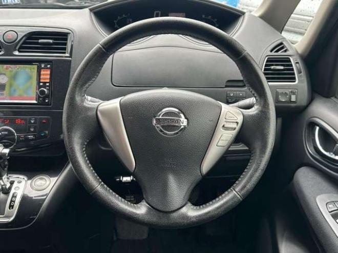 セレナ2.0 ハイウェイスター 4WD　Bluetooth　SDナビ　横滑り防止装置 2000
