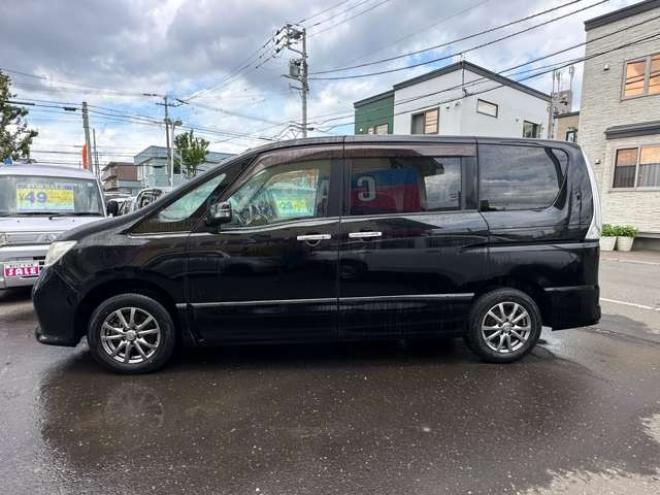 セレナ2.0 ハイウェイスター 4WD　Bluetooth　SDナビ　横滑り防止装置 2000