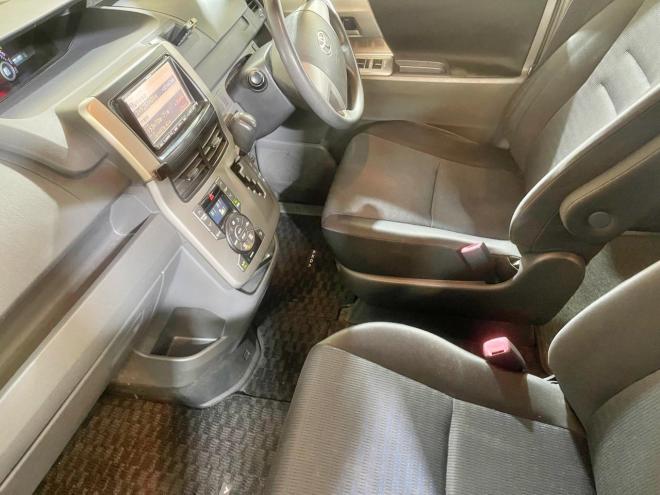 ヴォクシー2.0Z 4WD 5年保証 スマキー パワスラ ナビTV ETC 寒冷地仕様 禁煙 車検整備2年付 修復歴無