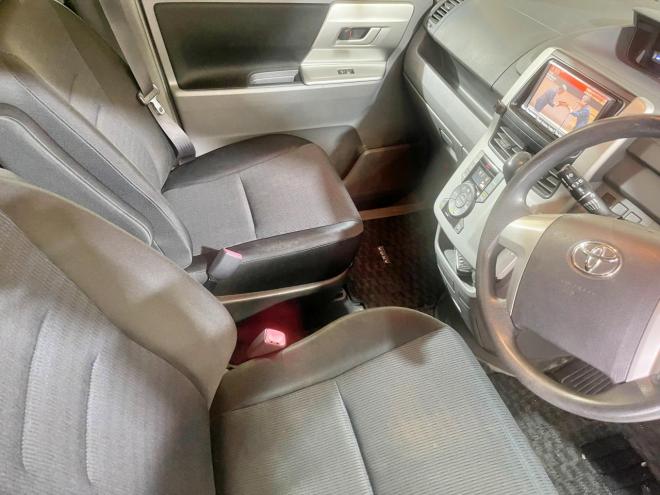 ヴォクシー2.0Z 4WD 5年保証 スマキー パワスラ ナビTV ETC 寒冷地仕様 禁煙 車検整備2年付 修復歴無