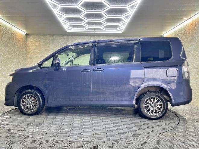 ヴォクシー2.0X Lエディション 4WD 5年保証 パワスラ ナビ Bカメ 寒冷地仕様 禁煙 車検整備2年付 修復歴無