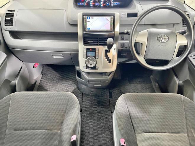 ヴォクシー2.0X Lエディション 4WD 5年保証 パワスラ ナビ Bカメ 寒冷地仕様 禁煙 車検整備2年付 修復歴無