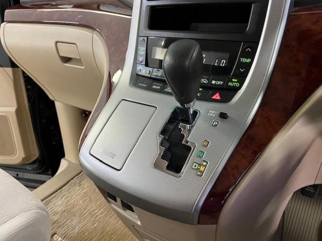 アルファード２４０Ｓリミテッド　本州仕入　禁煙車　ＷＡＫＯＳバリアスコーティング済　純正１８インチＡＷ　社外１６ＡＷ＋スタッドレスタイヤ付　両側パワースライドドア　純正ＨＤＤナビ（フルセグ地デジ　ＤＶＤ再生　Ｂｌｕｅｔｏｏｔｈ）＋バックカメラ　エンジンスターター　コーナーセンサー　横滑り防止装置　ＨＩＤ　ＥＴＣ 　タイミングチェーン 4WD 2400 5Dr