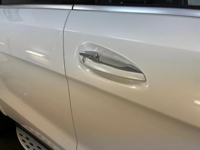 ベンツＧＬＳ３５０ｄ　４マチックスポーツ　禁煙車　ＡＭＧ２１インチＡＷ　社外２０ＡＷ＋スタッドレスタイヤ付　純正ナビ（フルセグ地デジ　Ｂｌｕｅｔｏｏｔｈ）＋バックカメラ　３６０℃カメラ　ハーマンカードンオーディオ　パークトロニック　電動サンルーフ　ブラックレザーシート　パワートランク　シートヒーター　キーレスゴー　パドルシフト　ＥＴＣ 4WD 3000 5Dr