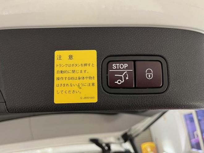ベンツＧＬＳ３５０ｄ　４マチックスポーツ　禁煙車　ＡＭＧ２１インチＡＷ　社外２０ＡＷ＋スタッドレスタイヤ付　純正ナビ（フルセグ地デジ　Ｂｌｕｅｔｏｏｔｈ）＋バックカメラ　３６０℃カメラ　ハーマンカードンオーディオ　パークトロニック　電動サンルーフ　ブラックレザーシート　パワートランク　シートヒーター　キーレスゴー　パドルシフト　ＥＴＣ 4WD 3000 5Dr