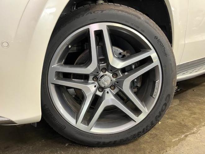 ベンツＧＬＳ３５０ｄ　４マチックスポーツ　禁煙車　ＡＭＧ２１インチＡＷ　社外２０ＡＷ＋スタッドレスタイヤ付　純正ナビ（フルセグ地デジ　Ｂｌｕｅｔｏｏｔｈ）＋バックカメラ　３６０℃カメラ　ハーマンカードンオーディオ　パークトロニック　電動サンルーフ　ブラックレザーシート　パワートランク　シートヒーター　キーレスゴー　パドルシフト　ＥＴＣ 4WD 3000 5Dr