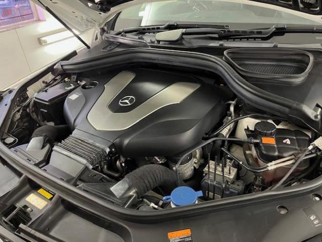 ベンツＧＬＳ３５０ｄ　４マチックスポーツ　禁煙車　ＡＭＧ２１インチＡＷ　社外２０ＡＷ＋スタッドレスタイヤ付　純正ナビ（フルセグ地デジ　Ｂｌｕｅｔｏｏｔｈ）＋バックカメラ　３６０℃カメラ　ハーマンカードンオーディオ　パークトロニック　電動サンルーフ　ブラックレザーシート　パワートランク　シートヒーター　キーレスゴー　パドルシフト　ＥＴＣ 4WD 3000 5Dr