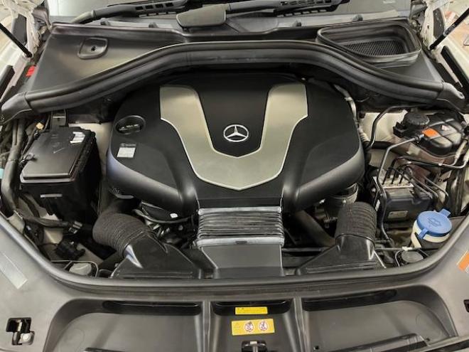 ベンツＧＬＳ３５０ｄ　４マチックスポーツ　禁煙車　ＡＭＧ２１インチＡＷ　社外２０ＡＷ＋スタッドレスタイヤ付　純正ナビ（フルセグ地デジ　Ｂｌｕｅｔｏｏｔｈ）＋バックカメラ　３６０℃カメラ　ハーマンカードンオーディオ　パークトロニック　電動サンルーフ　ブラックレザーシート　パワートランク　シートヒーター　キーレスゴー　パドルシフト　ＥＴＣ 4WD 3000 5Dr