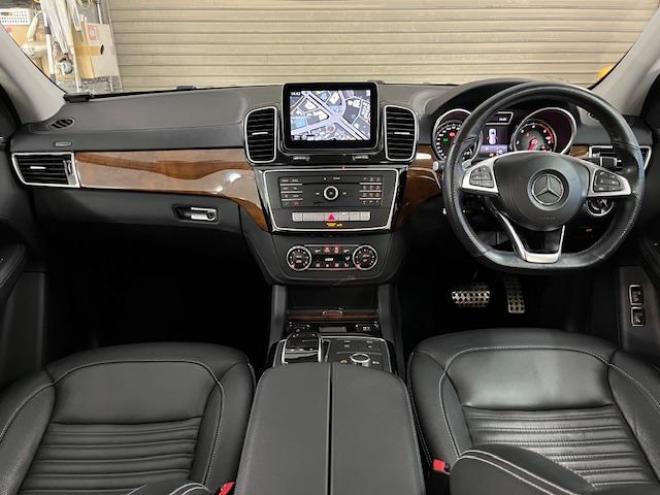 ベンツＧＬＳ３５０ｄ　４マチックスポーツ　禁煙車　ＡＭＧ２１インチＡＷ　社外２０ＡＷ＋スタッドレスタイヤ付　純正ナビ（フルセグ地デジ　Ｂｌｕｅｔｏｏｔｈ）＋バックカメラ　３６０℃カメラ　ハーマンカードンオーディオ　パークトロニック　電動サンルーフ　ブラックレザーシート　パワートランク　シートヒーター　キーレスゴー　パドルシフト　ＥＴＣ 4WD 3000 5Dr