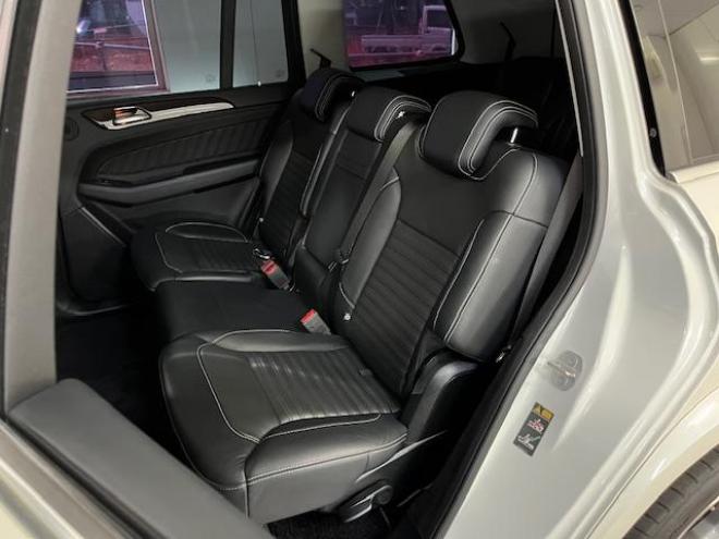ベンツＧＬＳ３５０ｄ　４マチックスポーツ　禁煙車　ＡＭＧ２１インチＡＷ　社外２０ＡＷ＋スタッドレスタイヤ付　純正ナビ（フルセグ地デジ　Ｂｌｕｅｔｏｏｔｈ）＋バックカメラ　３６０℃カメラ　ハーマンカードンオーディオ　パークトロニック　電動サンルーフ　ブラックレザーシート　パワートランク　シートヒーター　キーレスゴー　パドルシフト　ＥＴＣ 4WD 3000 5Dr