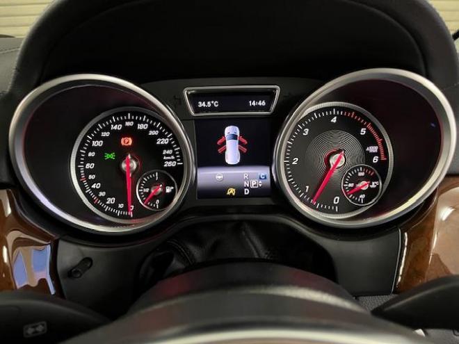 ベンツＧＬＳ３５０ｄ　４マチックスポーツ　禁煙車　ＡＭＧ２１インチＡＷ　社外２０ＡＷ＋スタッドレスタイヤ付　純正ナビ（フルセグ地デジ　Ｂｌｕｅｔｏｏｔｈ）＋バックカメラ　３６０℃カメラ　ハーマンカードンオーディオ　パークトロニック　電動サンルーフ　ブラックレザーシート　パワートランク　シートヒーター　キーレスゴー　パドルシフト　ＥＴＣ 4WD 3000 5Dr