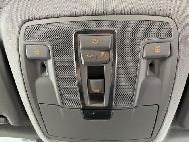 ベンツＧＬＳ３５０ｄ　４マチックスポーツ　禁煙車　ＡＭＧ２１インチＡＷ　社外２０ＡＷ＋スタッドレスタイヤ付　純正ナビ（フルセグ地デジ　Ｂｌｕｅｔｏｏｔｈ）＋バックカメラ　３６０℃カメラ　ハーマンカードンオーディオ　パークトロニック　電動サンルーフ　ブラックレザーシート　パワートランク　シートヒーター　キーレスゴー　パドルシフト　ＥＴＣ 4WD 3000 5Dr