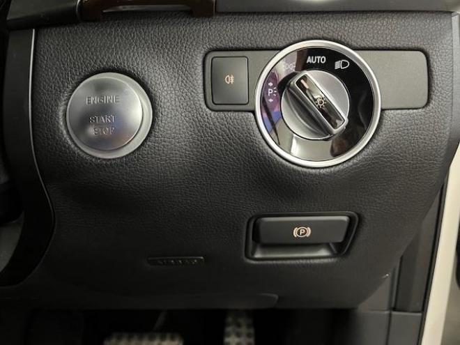 ベンツＧＬＳ３５０ｄ　４マチックスポーツ　禁煙車　ＡＭＧ２１インチＡＷ　社外２０ＡＷ＋スタッドレスタイヤ付　純正ナビ（フルセグ地デジ　Ｂｌｕｅｔｏｏｔｈ）＋バックカメラ　３６０℃カメラ　ハーマンカードンオーディオ　パークトロニック　電動サンルーフ　ブラックレザーシート　パワートランク　シートヒーター　キーレスゴー　パドルシフト　ＥＴＣ 4WD 3000 5Dr