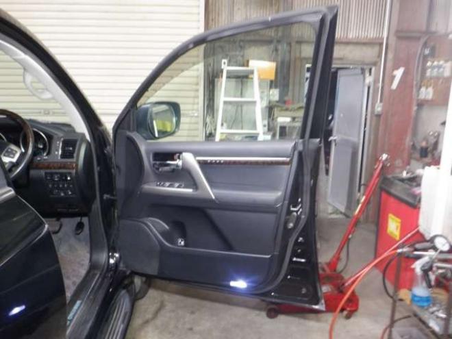 ランドクルーザー200 4.6 ZX 4WD　本州仕入・ナビ・TV・B/T・サンルーフ・革 4600
