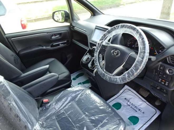 エスクァイア2.0 Gi 4WD　本州車 保証1年 本革 モデリスタ 衝突軽減 2000