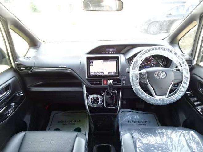 エスクァイア2.0 Gi 4WD　本州車 保証1年 本革 モデリスタ 衝突軽減 2000