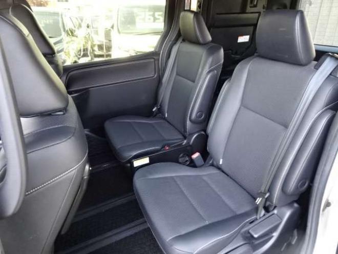 エスクァイア2.0 Gi 4WD　本州車 保証1年 本革 モデリスタ 衝突軽減 2000