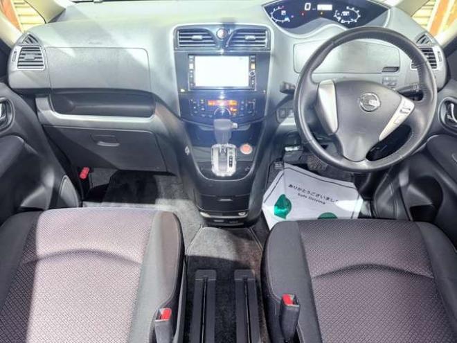 セレナ2.0 ハイウェイスター Vセレクション 4WD　下廻防錆TVナビBカメEスタ後モニETC 2000